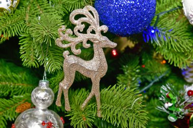 Noel ve yeni yıl için güzel Noel baloları, oyuncaklar ve süslemeler.