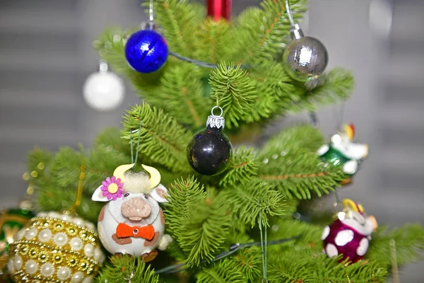 美しいクリスマスボール クリスマスと新年のためのおもちゃや装飾 — ストック写真