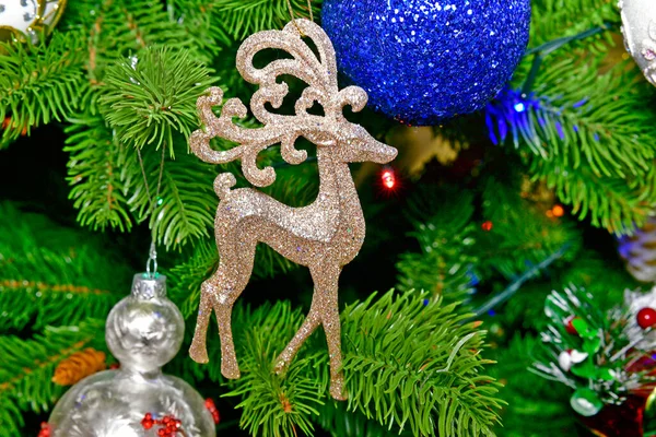 Schöne Weihnachtskugeln Spielzeug Und Dekorationen Für Weihnachten Und Neujahr — Stockfoto