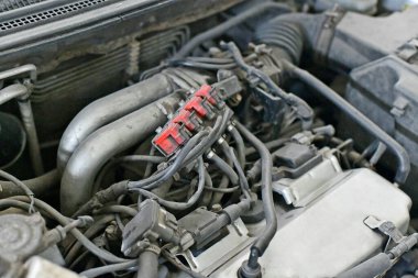 Bir arabanın motor bölmesi, motor..