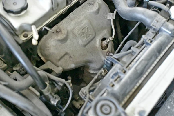Bir Arabanın Motor Bölmesi Motor — Stok fotoğraf