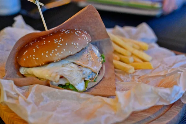 Hamburger Piatto Solitamente Costituito Una Polpa Carne Macinata Solitamente Manzo — Foto Stock