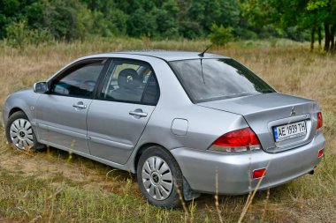Ukrayna, Novomoskovsk şehri 09 / 04 / 2022. Mitsubishi Lancer 2000 'den 2007' ye kadar Japonya 'daki Mizushima fabrikasında 9 nesil üretildi..