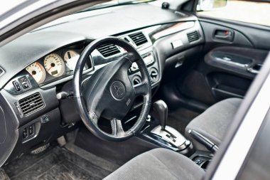 Ukrayna, Novomoskovsk şehri 09 / 04 / 2022. Mitsubishi Lancer 2000 'den 2007' ye kadar Japonya 'daki Mizushima fabrikasında 9 nesil üretildi..
