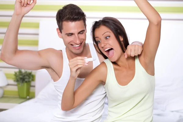 Happy couple with pregnancy test — Stock Photo, Image