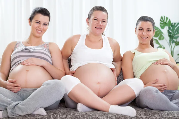 Felicità donne incinte — Foto Stock