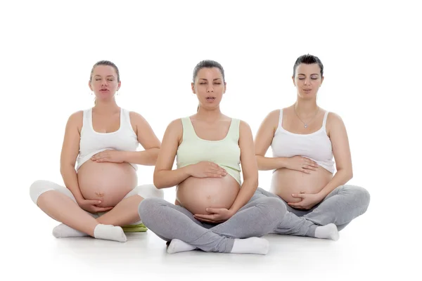 Mulheres grávidas fazendo exercícios respiratórios — Fotografia de Stock