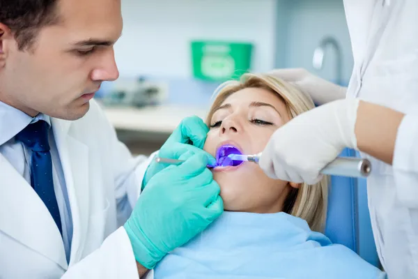 Procedimiento de secado dental — Foto de Stock