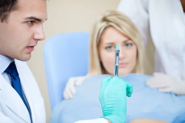 Diş hekimi ve anestezi — Stok fotoğraf