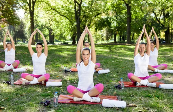 Yoga sınıfı. — Stok fotoğraf