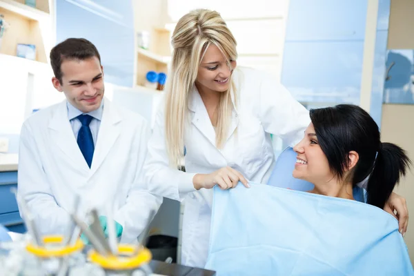 Vorbereitung einer Zahnarztbehandlung — Stockfoto