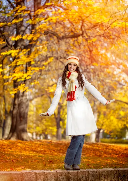 Mujer de otoño — Foto de Stock