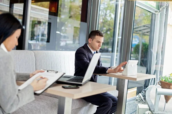 Business in cafe — Φωτογραφία Αρχείου