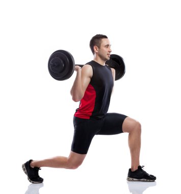 genç adam ağırlık eğitimi