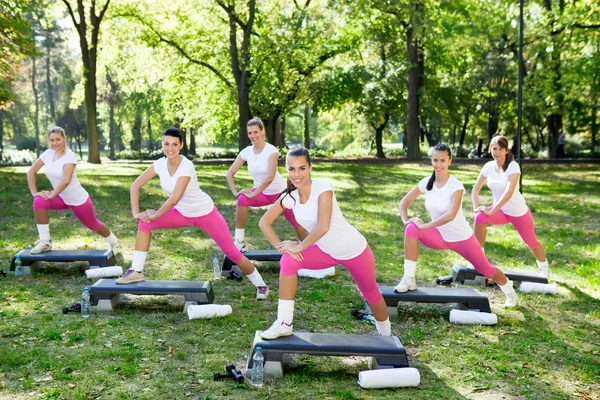 Exercício em grupo — Fotografia de Stock