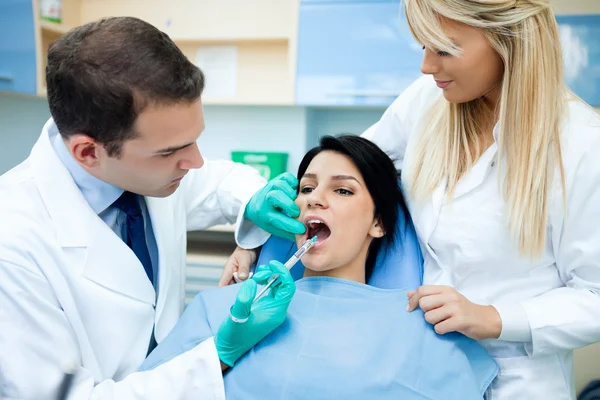 Diş enjeksiyon — Stok fotoğraf