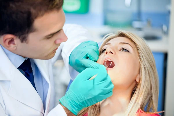 Visit to the dentist — Stock Photo, Image