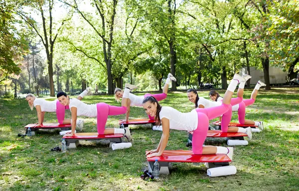 Mulheres exercício — Fotografia de Stock