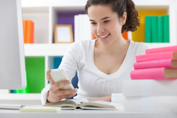 Schoolmeisje genegeerd leren — Stockfoto