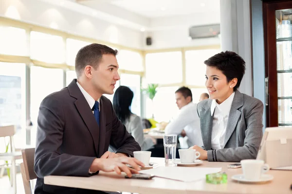 Porträt von Geschäftsleuten und Geschäftsfrauen — Stockfoto