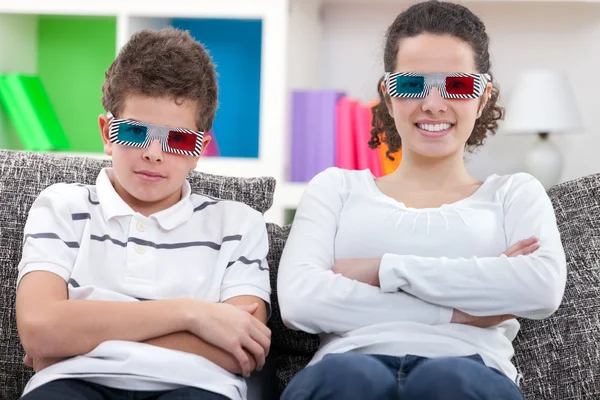 Niños viendo la película 3D —  Fotos de Stock