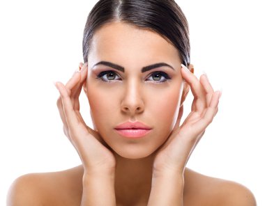 Başını tutan Güzellik