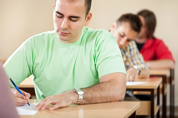 Estudante fazendo um teste — Fotografia de Stock