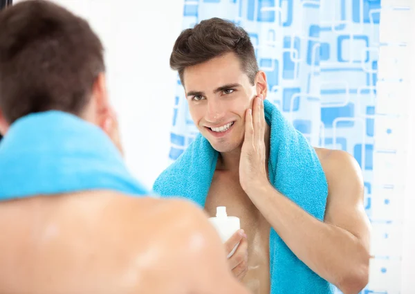 Handsome man after shave — Stock Photo, Image