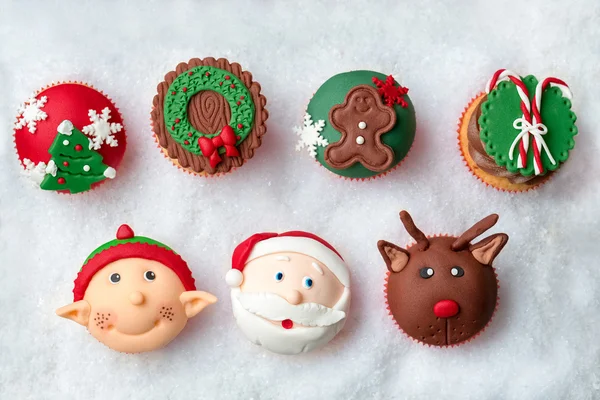 Seizoensgebonden feestelijke kerst cupcakes — Stockfoto