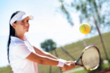 Tenis oynayan kız