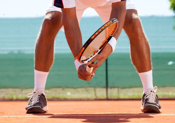 Jogador de tênis em ação — Fotografia de Stock