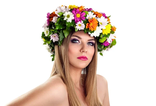 Mulher sensual com coroa de flores — Fotografia de Stock