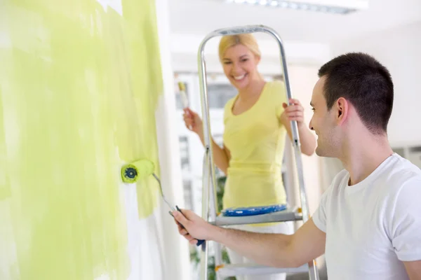 Cheerful couple  painting wall — Stock Photo, Image