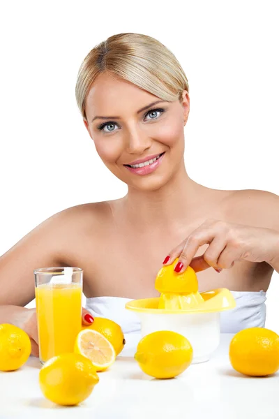 Woman with fresh lemonade — Stock Photo, Image