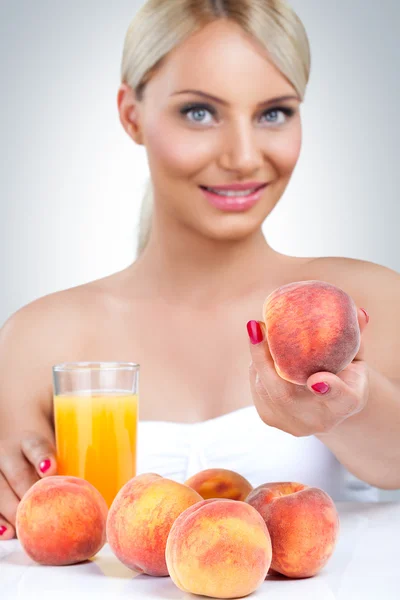 Woman with healthy drink — Stock Photo, Image