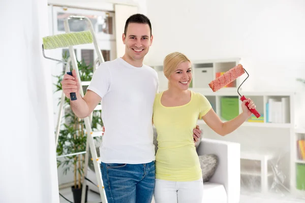 Smiling couple renovation home — Stock Photo, Image
