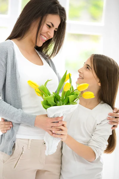 Bloemen voor moeder — Stockfoto