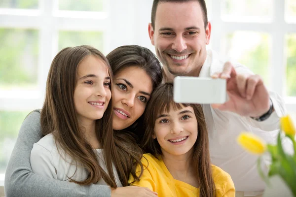 Selbstporträt der Familie — Stockfoto