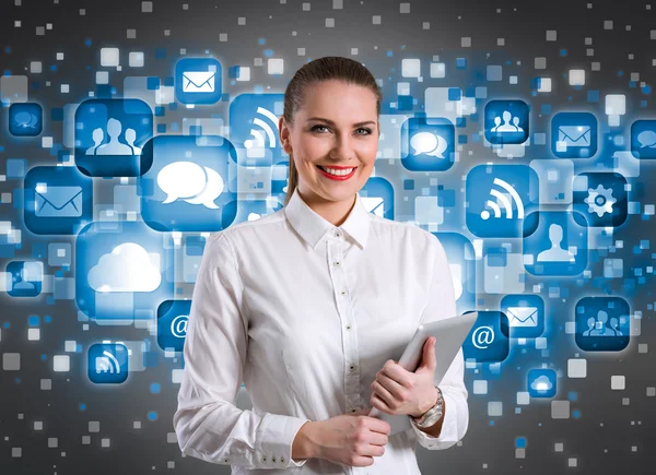 Mujer de negocios sonriente sobre fondo de tecnología —  Fotos de Stock