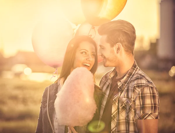 Couple in love, romantic setting at amusement park — Stock Photo, Image