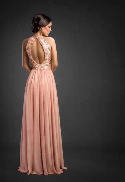 Elegante dama de moda en vestido de noche — Foto de Stock