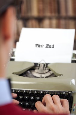 Daktilo ile son başlık