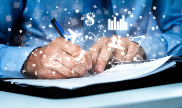 Close up of businessman signing a contract. — Stock Photo, Image