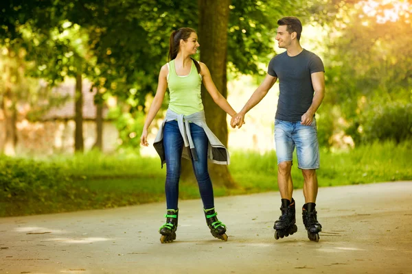 Happiness couple roller-skating — Stock Photo, Image