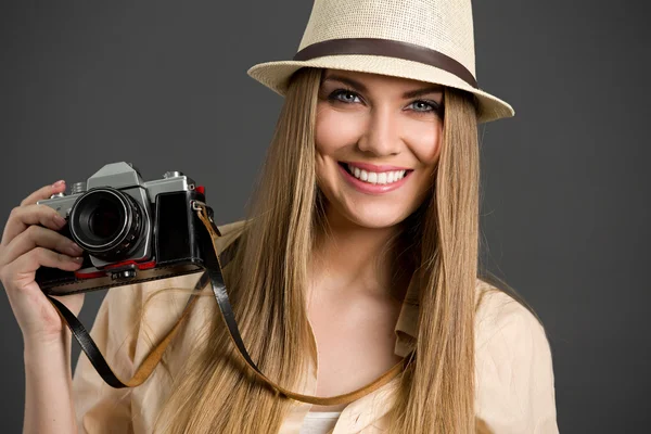 Mulher turística fotografando — Fotografia de Stock