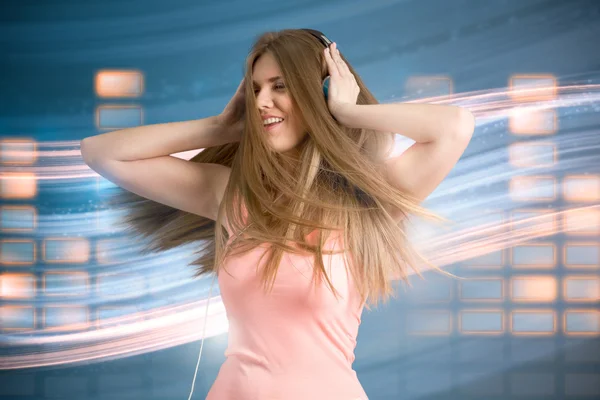 Mulher desfrutando na música — Fotografia de Stock