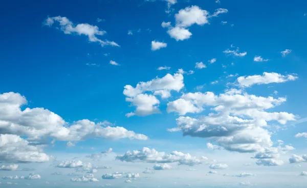 Vacker blå himmel — Stockfoto