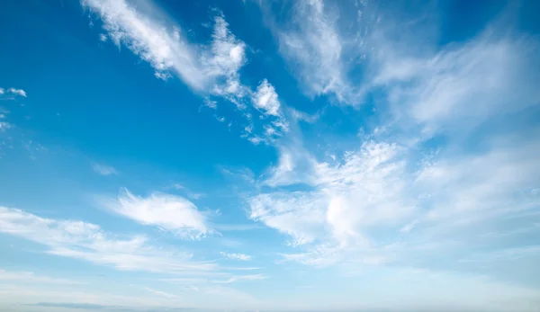 Vacker blå himmel — Stockfoto