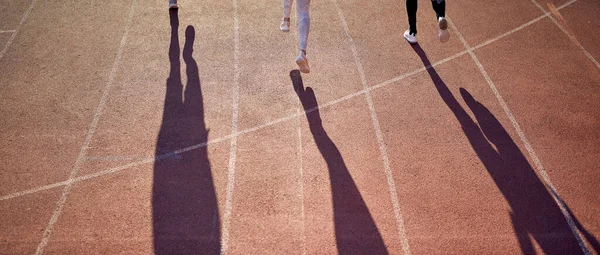 Grupo Corredores Profesionales Entrenando Juntos Para Carrera — Foto de Stock