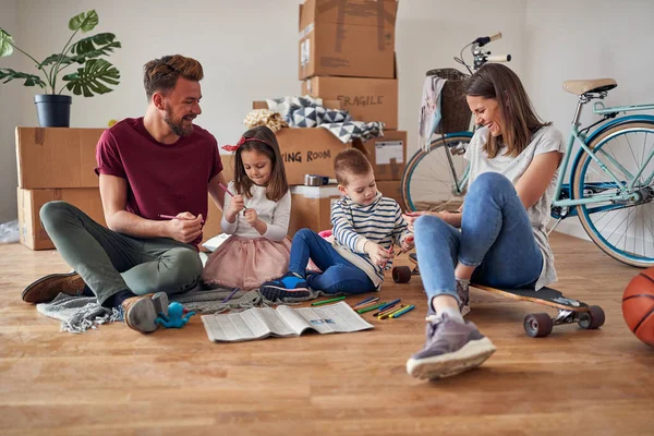 Smiling Family Moving New Home Having Fun Kids — Stock Photo, Image
